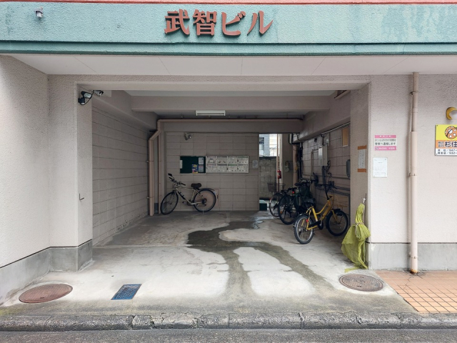 【松山市一番町のマンションの駐車場】