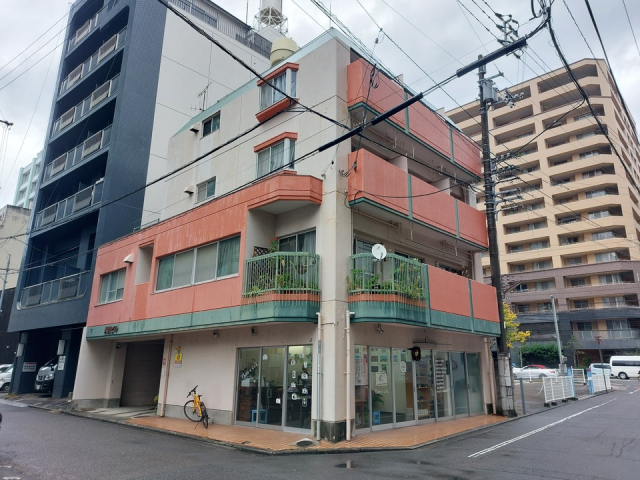 【松山市一番町のマンションの建物外観】