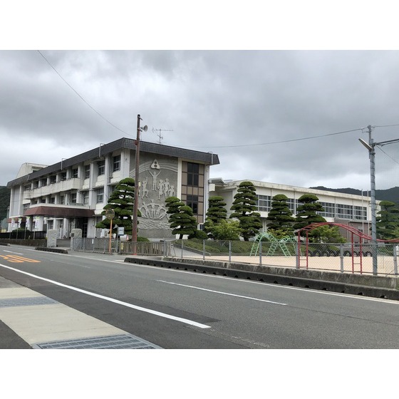 【岡ハイツ　Ａの小学校】