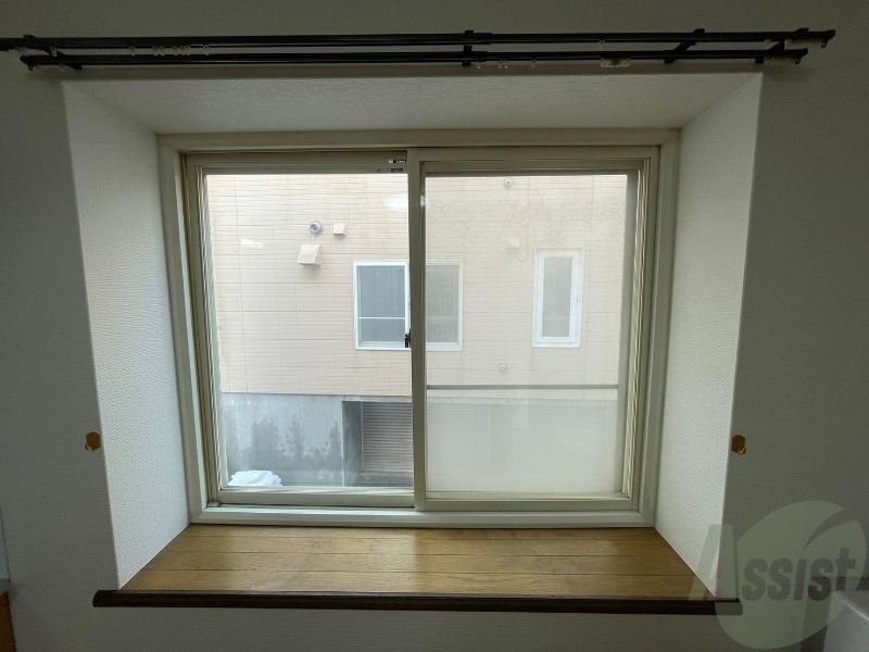 バルコニー　窓が大きいので風の通りが良さそうですね！！