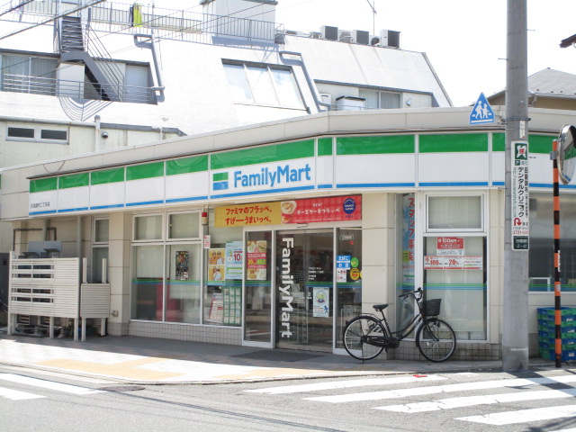コンビニ　ファミリーマート田園調布二丁目店（コンビニ）まで217m