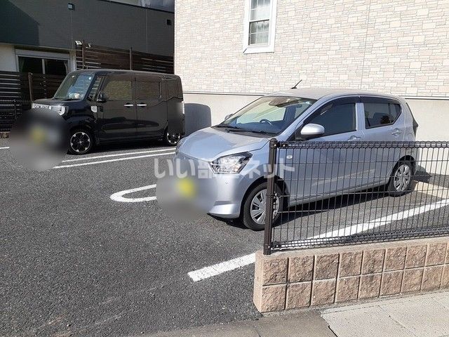 【レジデンス　ペオニアの駐車場】