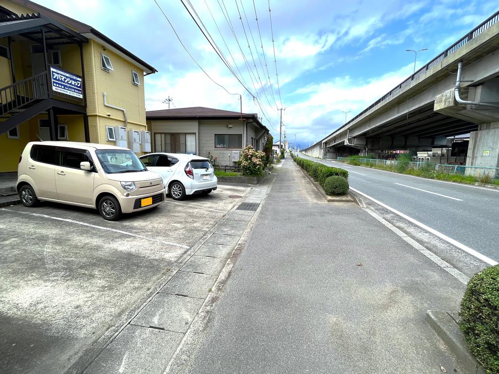 【グレッシュハウス　初期費用3万のみの駐車場】