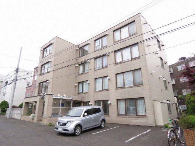 札幌市南区澄川四条のマンションの建物外観