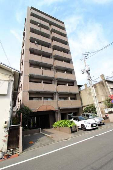 岡山市北区内山下のマンションの建物外観