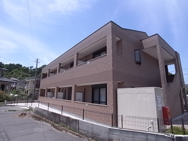 神戸市北区山田町下谷上のマンションの建物外観