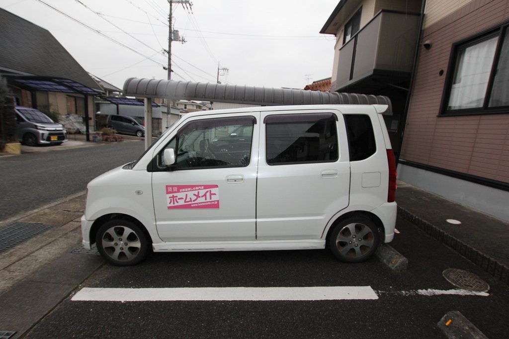 【福山市高西町南のアパートの駐車場】