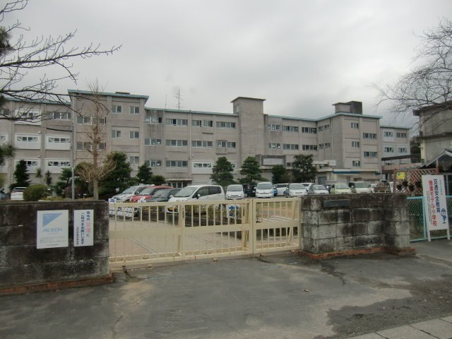 【浜松市中央区泉のマンションの小学校】