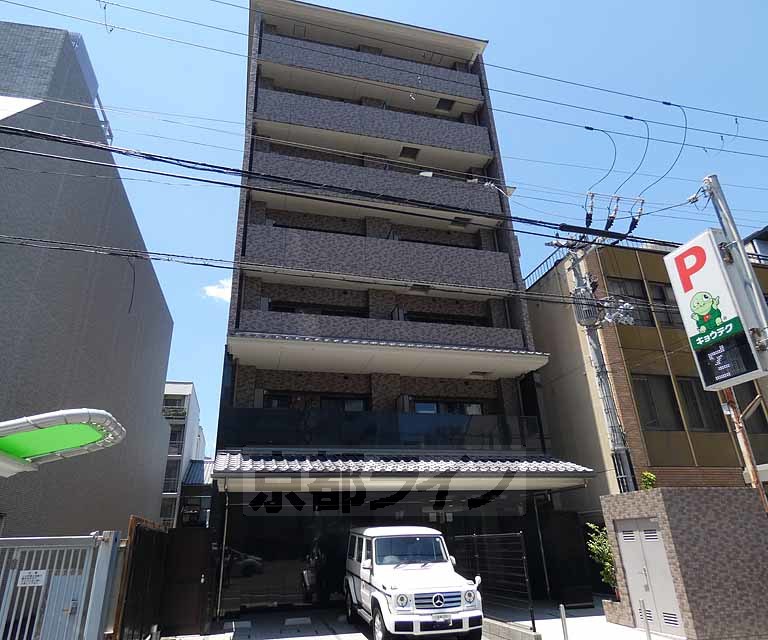 京都市下京区下鱗形町のマンションの建物外観