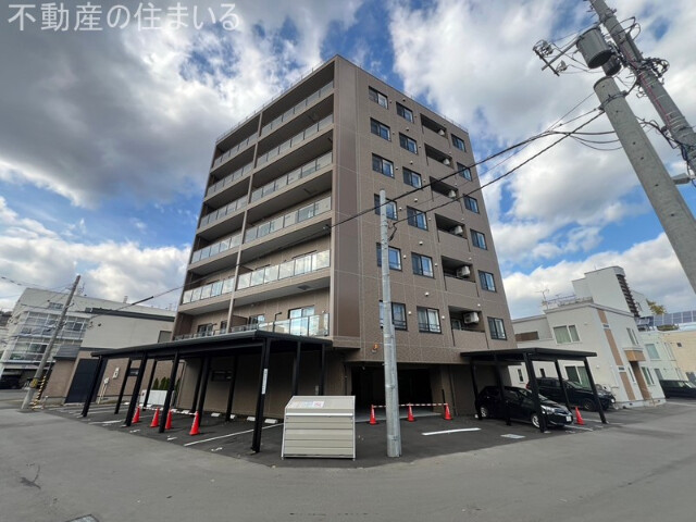 札幌市南区真駒内本町のマンションの建物外観