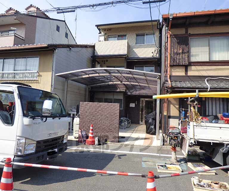 京都市上京区下石橋町のマンションの建物外観