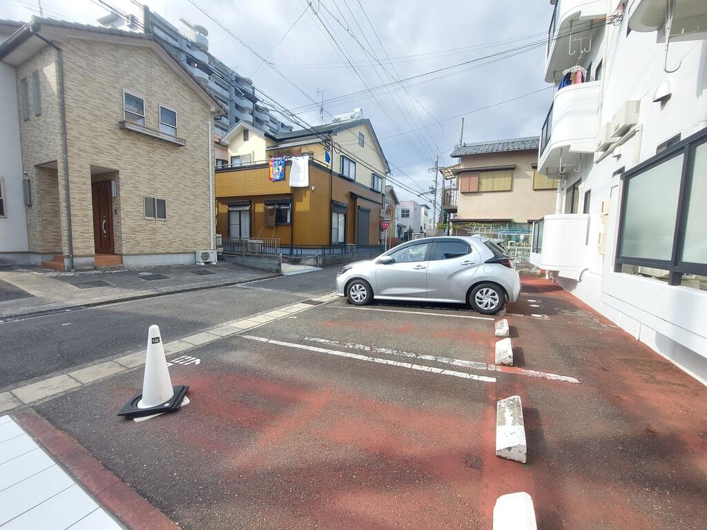 【セントマルタ西中原の駐車場】