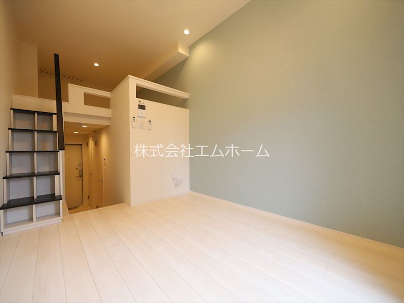 居室・リビング　洋室6.2帖　ロフト6.1帖（収納にも寝室にも使えます）