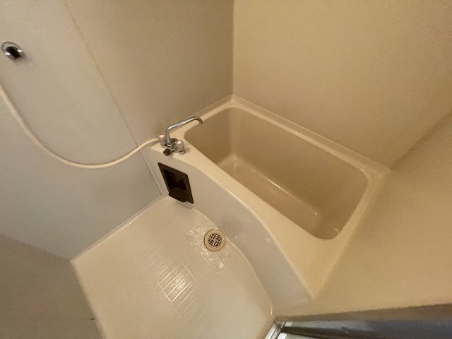 バス・シャワールーム　落ち着いた空間のお風呂です