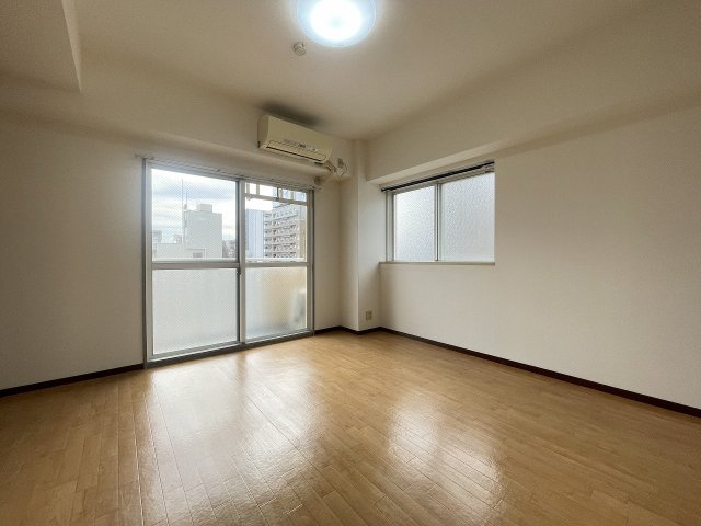 居室・リビング　こちらの居間で趣味の時間をお楽しみください