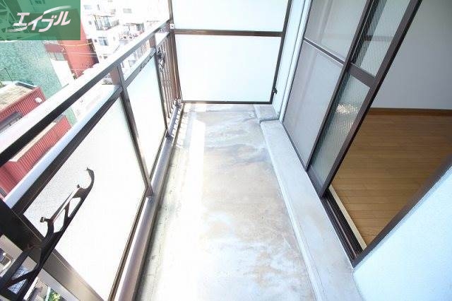 バルコニー　バルコニー（同タイプです）