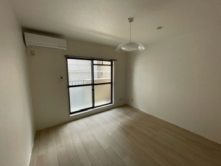 居室・リビング　７帖の洋室