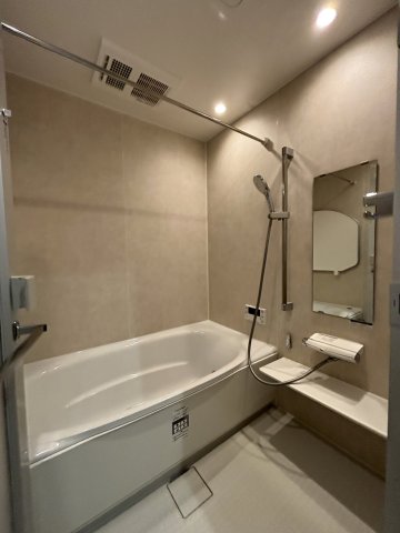 バス・シャワールーム　浴室乾燥機付きバスルーム