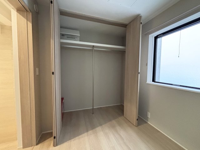 収納　3.7帖洋室の収納