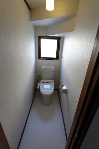 川平貸家のトイレ写真