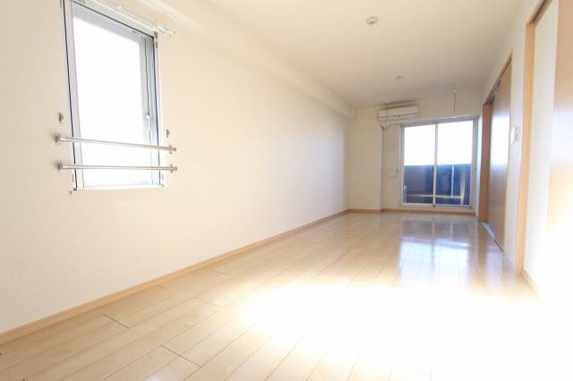 居室・リビング　１４帖の広いお部屋です