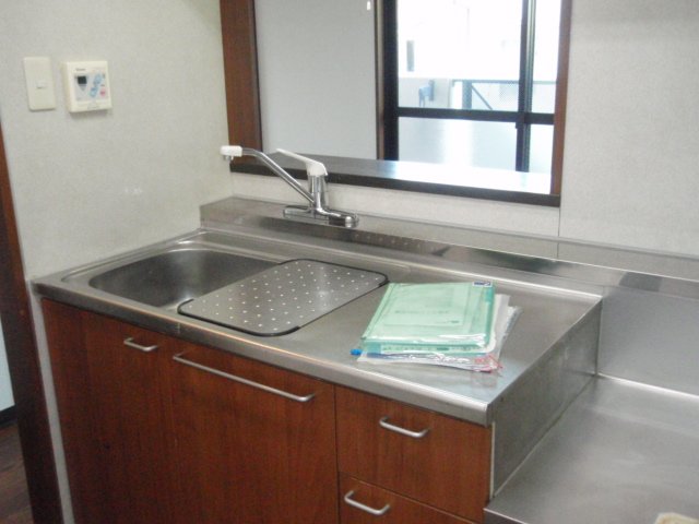 キッチン　同物件別号室の写真です。