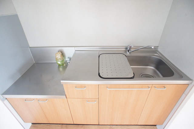 キッチン　調理スペースも広々しておりますので料理もはかどります！