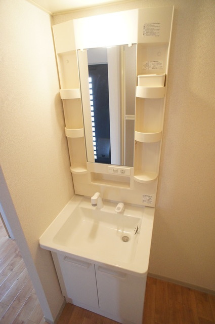 洗面設備　洗髪洗面化粧台なのでおでかけ準備もラクラクです☆