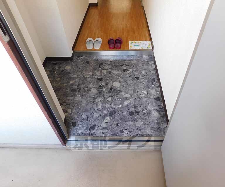 玄関　大理石調でオシャレ