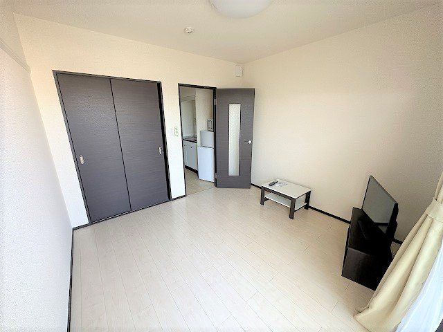 居室・リビング　3階タイプのお部屋です。