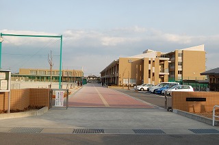中学校　四日市市立南中学校（中学校）まで1374m