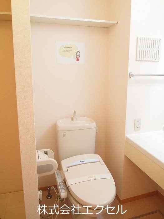 トイレ　同建物別室の写真です。