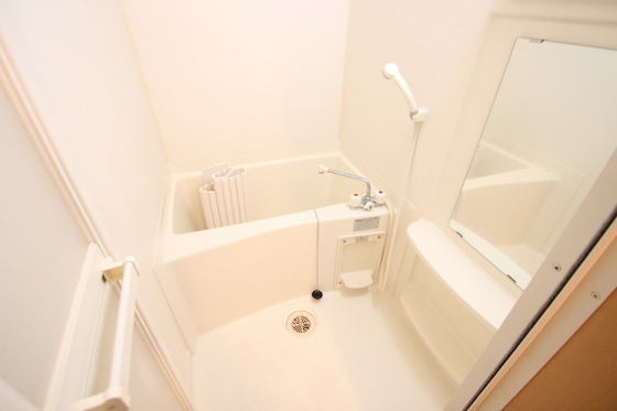 バス・シャワールーム　※別部屋の写真です