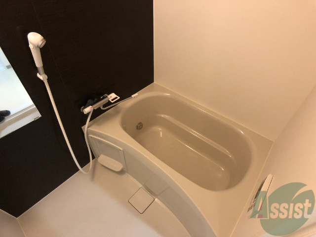 バス・シャワールーム　浴室は綺麗でゆったりとお過ごしいただけます。