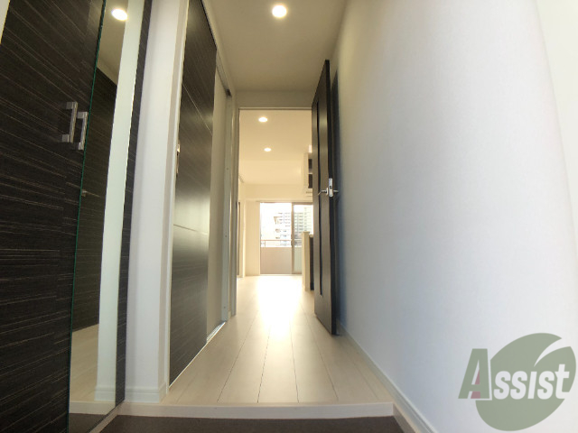 玄関　玄関からの様子です。綺麗なフローリングが広がっています。