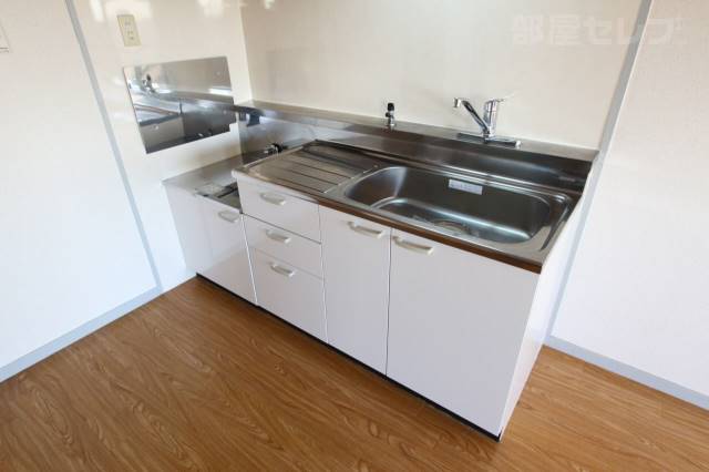 キッチン　お好きなコンロを置けます段落ちキッチン。