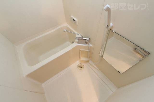 バス・シャワールーム　キレイなバスルームです。