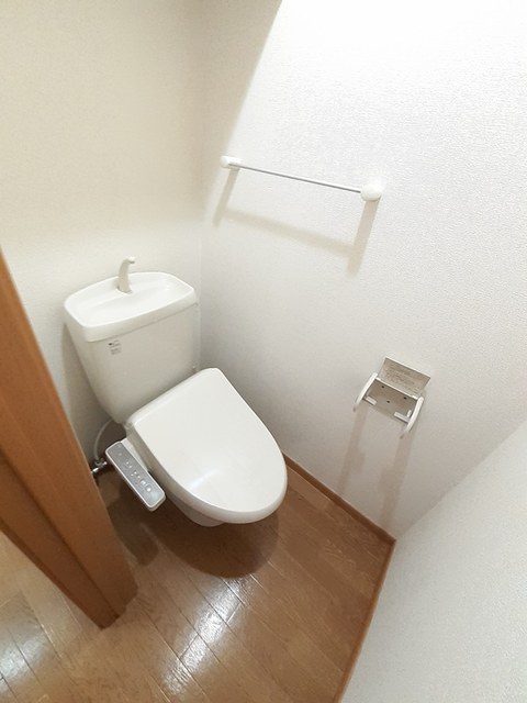 トイレ　温水洗浄便座で快適です☆