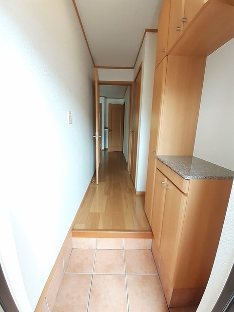 玄関　シューズボックス付きで、靴がたっぷり収納できますね！