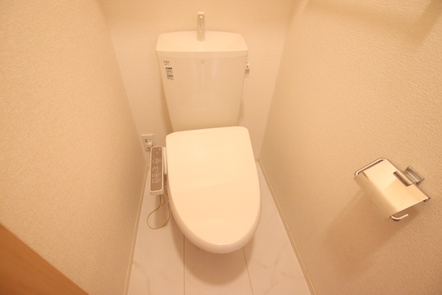 トイレ　※別室の参考写真の為、現況優先です。