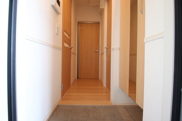 玄関　※別室の参考写真の為、現況優先です。