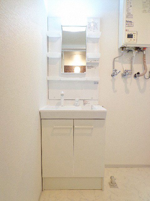 洗面設備　シャワードレッサー付きです！