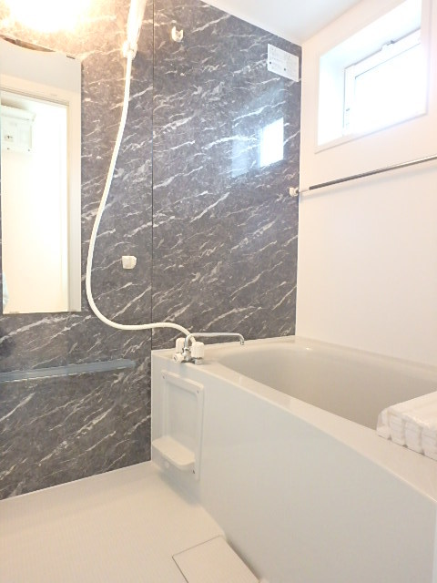 バス・シャワールーム　追焚機能がうれしいバスルームです♪