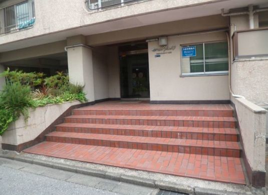 エントランス　清潔なエントランスです