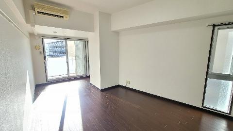 居室・リビング　室内