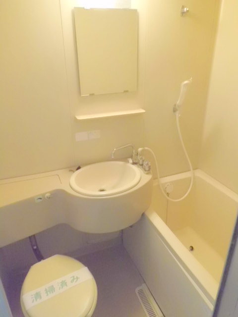 バス・シャワールーム　清潔感ある３点式ユニットバス