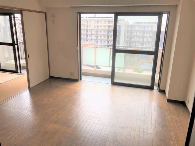 居室・リビング　こちらのリビングで趣味の時間をお楽しみください