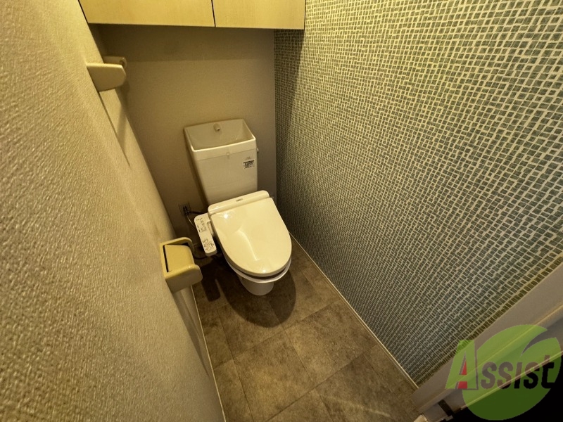 トイレ　こちらはトイレです。ピカピカなトイレで、気持ちも良いですね。