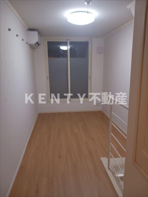 居室・リビング　こちらのリビングで趣味の時間をお楽しみください