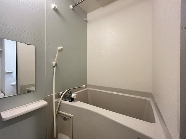 バス・シャワールーム　※別部屋の参考写真です。